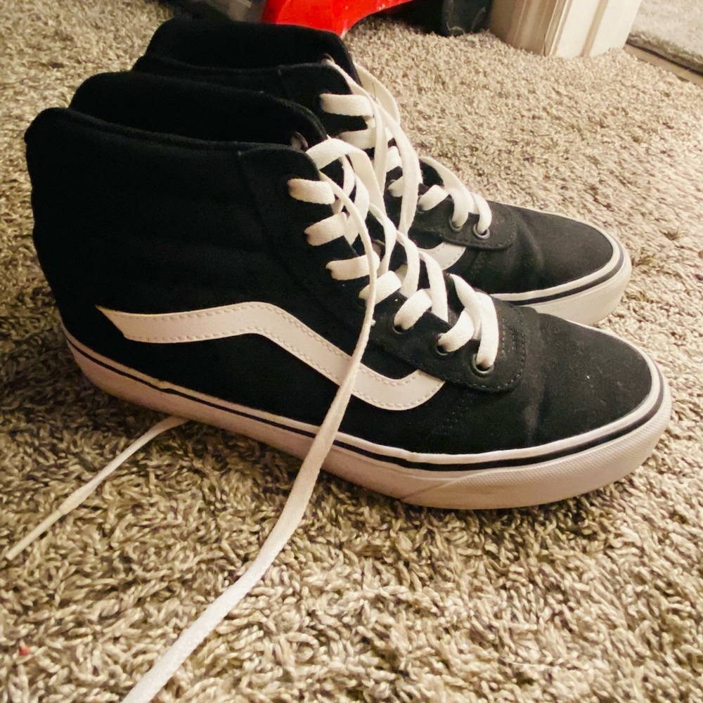 Vans womens size 8. Worn once. Great condition!
